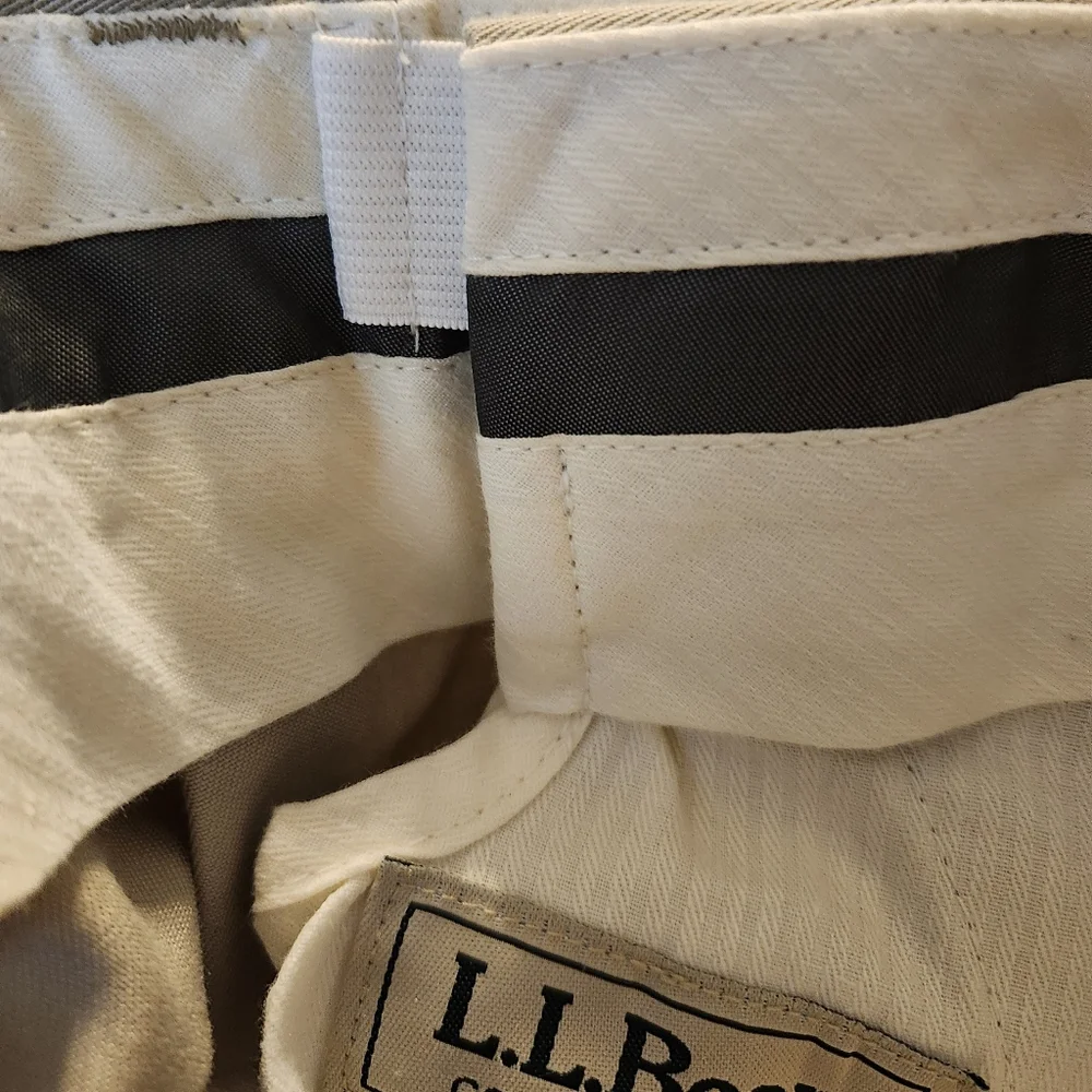 NWT L.L.Bean Pleated Khaki Comfort Waist Men's Chino‎ Size 37